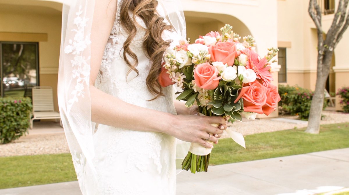 AMinuteADayTV's tweet photo. It was such a #beautiful #wedding! Check out Ashley and Luke's #weddingvideo #preview, featuring #Sugar by #Maroon5!https://t.co/avg9oUDRUB https://t.co/UkwTDGVbYN