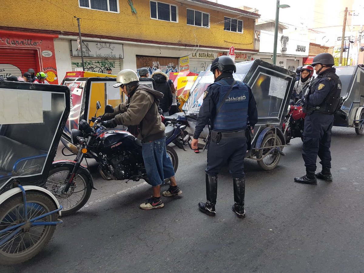 LaSEMOVI's tweet photo. Semovi en coordinación con @inveacdmx y @SSP_CDMX retira de circulación mototaxis, por no estar autorizados para prestar servicio de TP https://t.co/rfS3luARjX