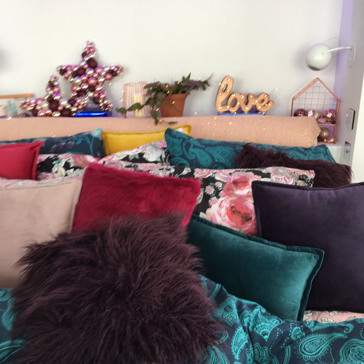 Impressed with all the #PrimarkHome &amp; #Christmas decs <a href="/primark/">Primark</a> press show today. Cheered me up on this rainy. #interiors #pressshow