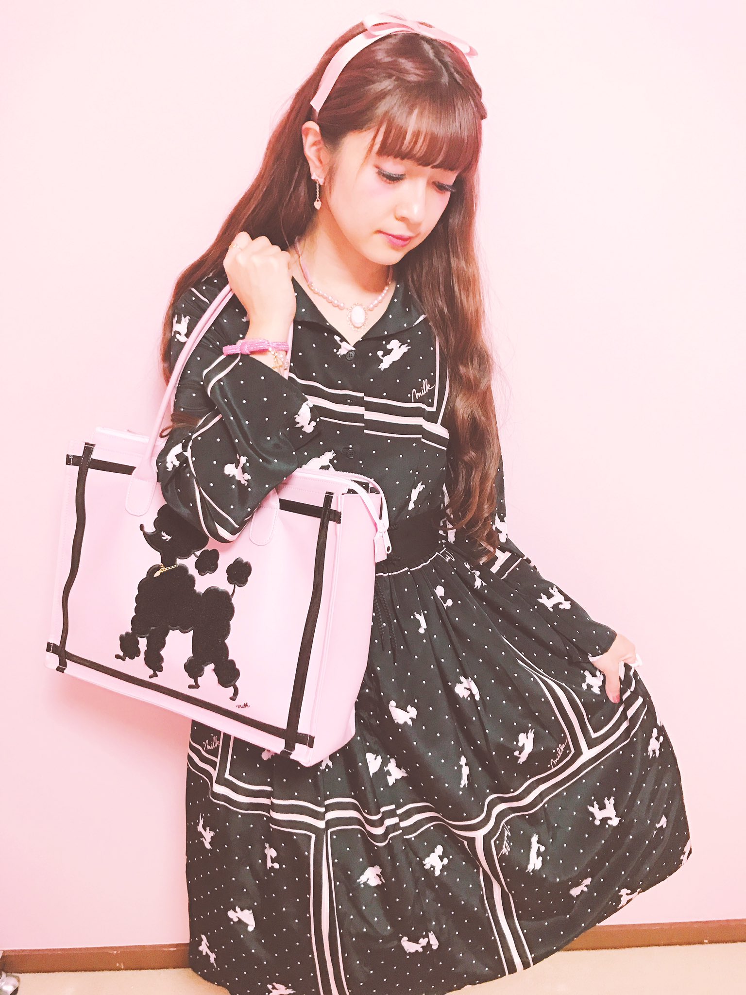 メゾンドフルール 青木美沙子 ネイビー フード付きパーカー 新品タグ付き Maison de FLEUR（メゾンドフルール）の「Snow White/ジップ