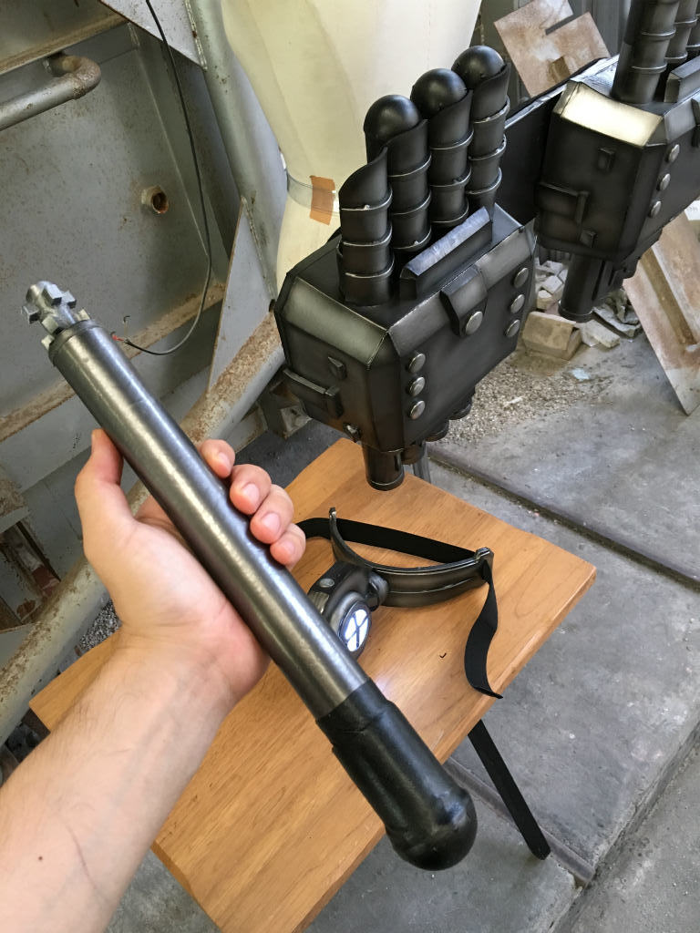 Koishi 艦これ 川内改二の腰艤装と太ももの探照灯を作りました 魚雷は1本だけ抜ける構造です ちゃんと旋回できるようにすると横幅がかなり長くなるな