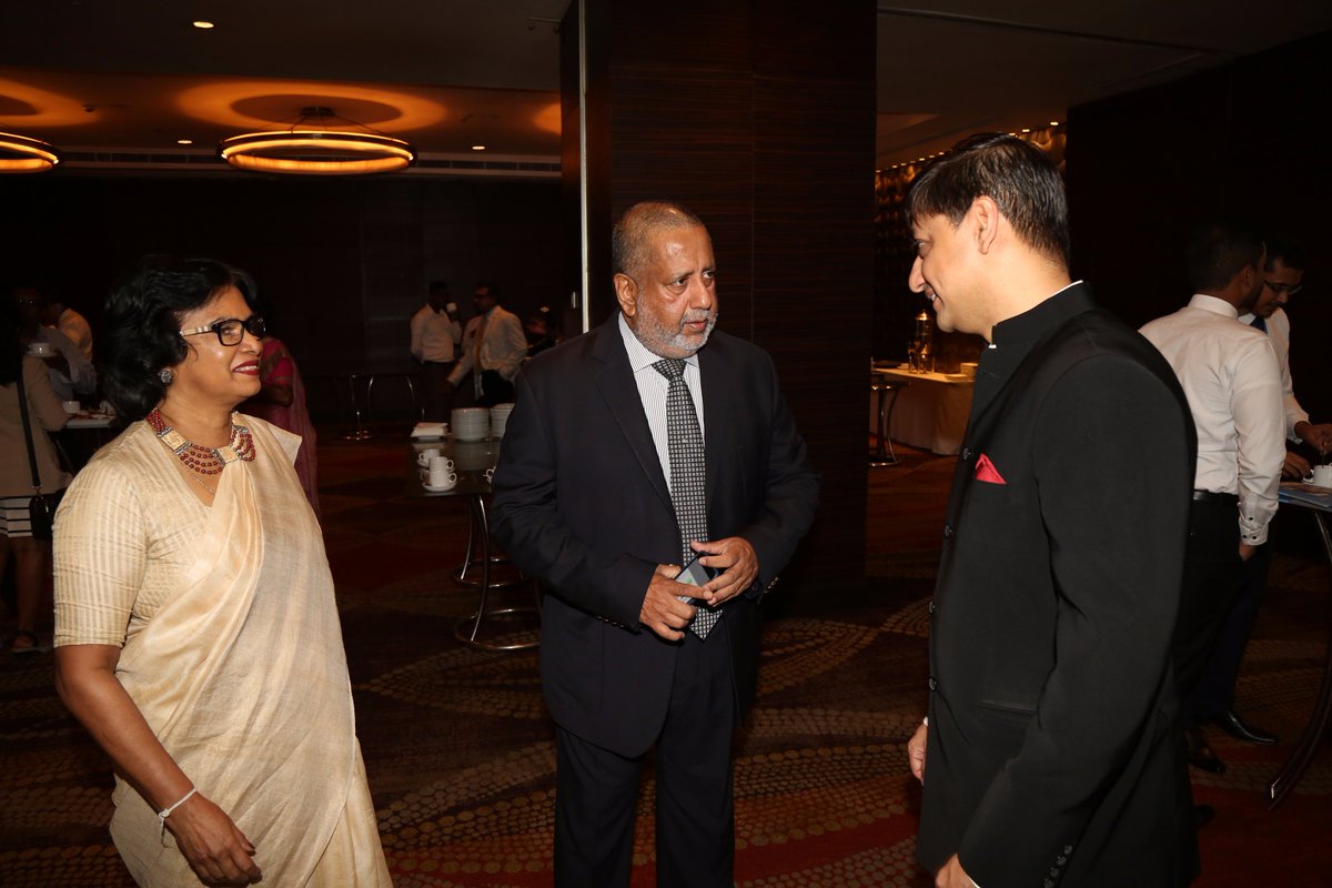 CeylonChamber's tweet photo. @sanjeevsanyal Principal #Economic Adviser of da Govt. of #India in discussion with @CeylonChamber Chairman &amp; CEO during #SLES2017 https://t.co/Kuz8iMvbre