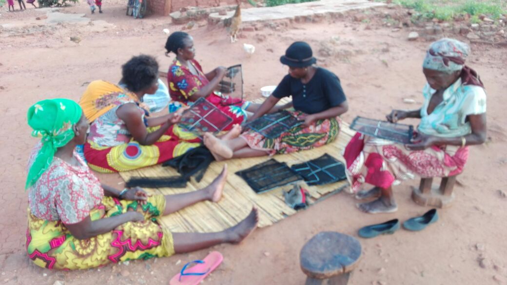 SAPPZambia's tweet photo. Creating market linkages is essential for improving #foodsecurity &amp; income generation. Meet Rufunsa women making solar sun-drying bags. https://t.co/og17F0FnGe