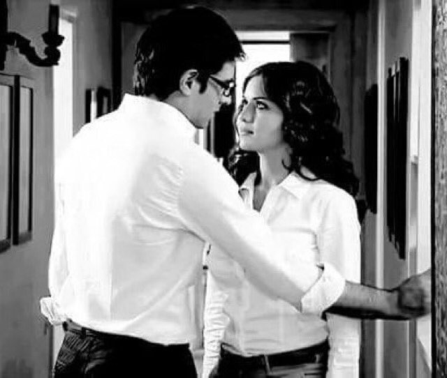 ورجعت غصب أشتاقلك
رغم اللي سويته
معاي
ورغم
اللي
ضيعته معاك
ماغير
أي شي
من غلاك
باقي كأنك فأولك
وحنيت لك
ورجعت
شوف
أشتااقلك
.
غاااده