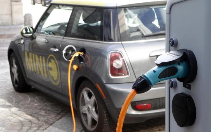 FacchinettiAuto's tweet photo. En 2019, MINI produira sa voiture 100% électrique. Qui se réjouit de voir cette voiture arriver sur le marché? https://t.co/Hpam8jUMl9 https://t.co/VIpEk7IW2r
