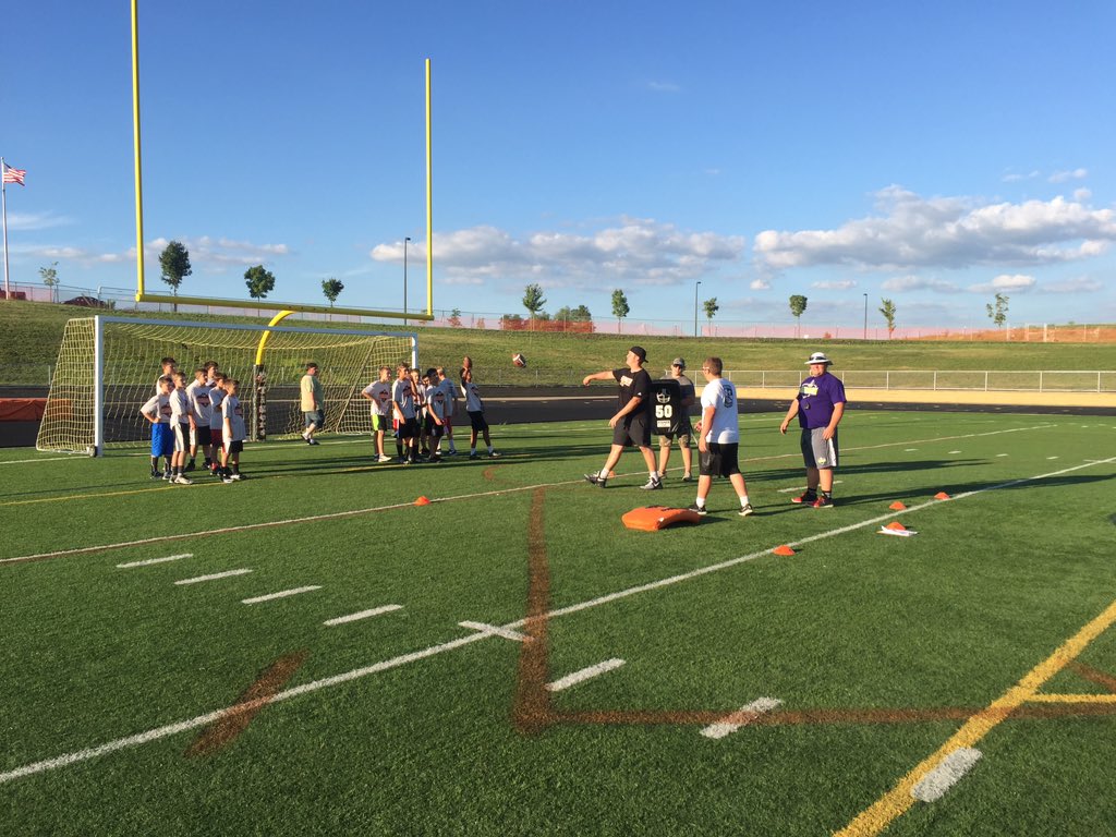 FHS_TigersFB's tweet photo. Great night for these players🏈💪👊7th &amp; 8th Grade Youth Football Combine #tigerpride #tigerfuture @BIGTeamCombine #teamadidas https://t.co/7GYkvdtajU
