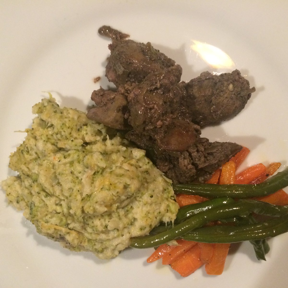 anelemkumla's tweet photo. So much one can do with cauliflower. Here we have cauliflower &amp; and broccoli mash. I don't even miss potato mash anymore. #BantingMeals https://t.co/ogFX5N3B8L