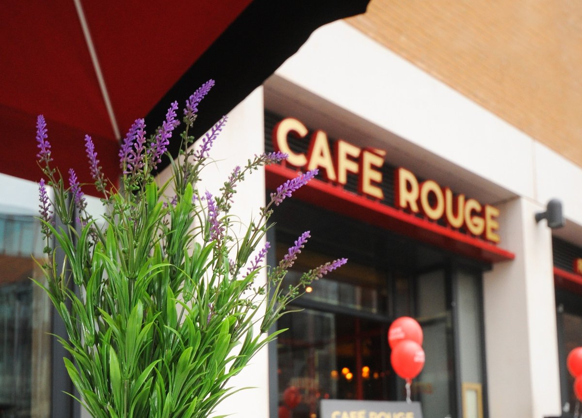 Our next cooking demo is at 12pm with the Sous Chef from @CafeRougeTweet. Come along to watch the chef demo and free tasters! #eatsfortreats