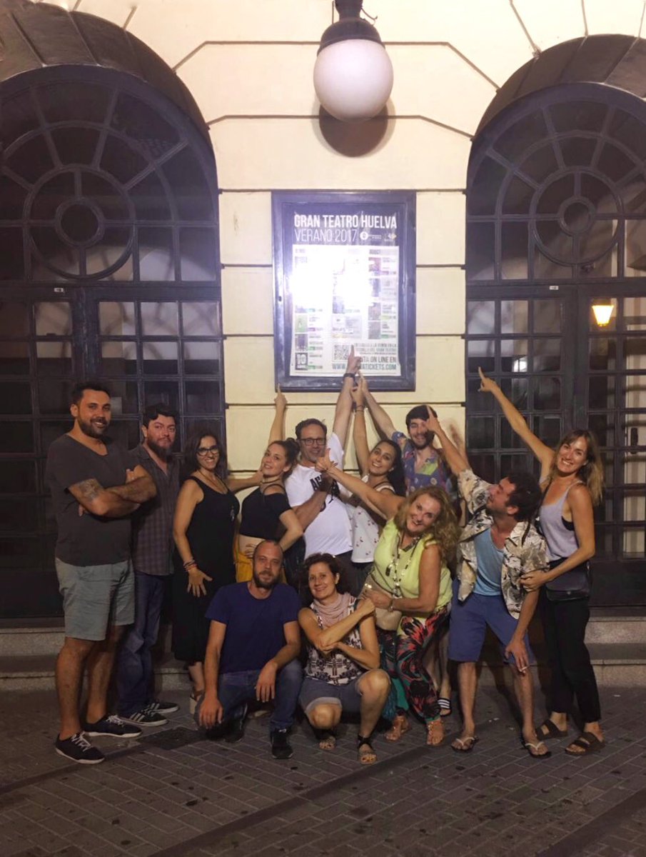 larutateatro's tweet photo. La compañía de #LasBicicletasSonParaElVerano ya está en #Huelva para representar esta noche la función en el #GranTeatroHuelva! 🎭🎭 https://t.co/Q8eiv1KGu6