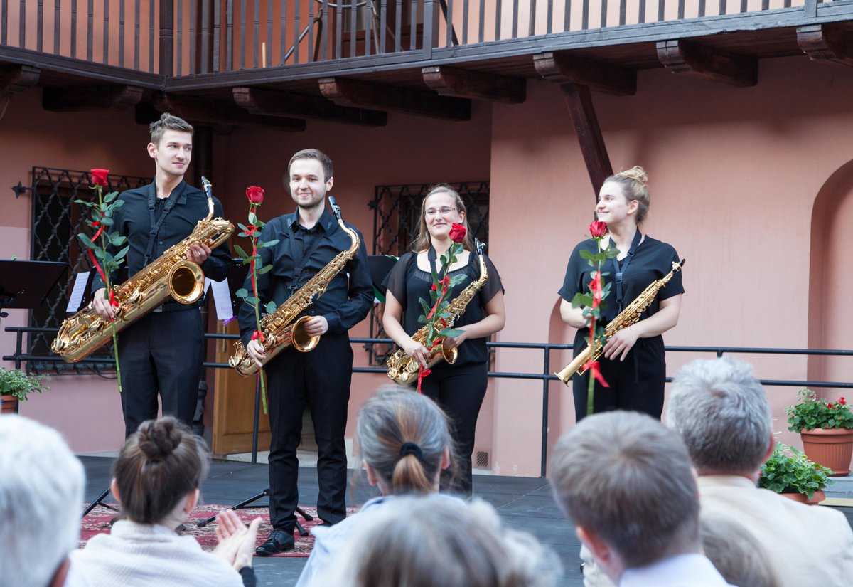 Okolnik_koncert's tweet photo. Saxophone evening - yesterday - like it! #saxophone #warsaw_concerts #Dziekanka #Summer #Evening #Krakowskie_Przedmiescie https://t.co/ClviLCpCMB