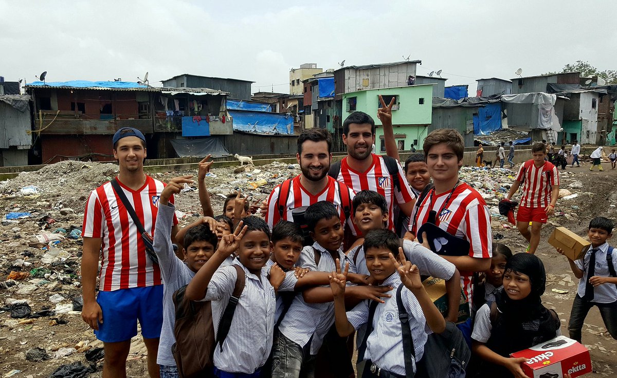 pericoherraiz's tweet photo. Ayer visitamos casas de los niños q entrenamos. Qué respeto debemos tenerles cada día. Y cto nos enseñan! #FootballisLife @cooperacion. https://t.co/ol8I6CGqF2