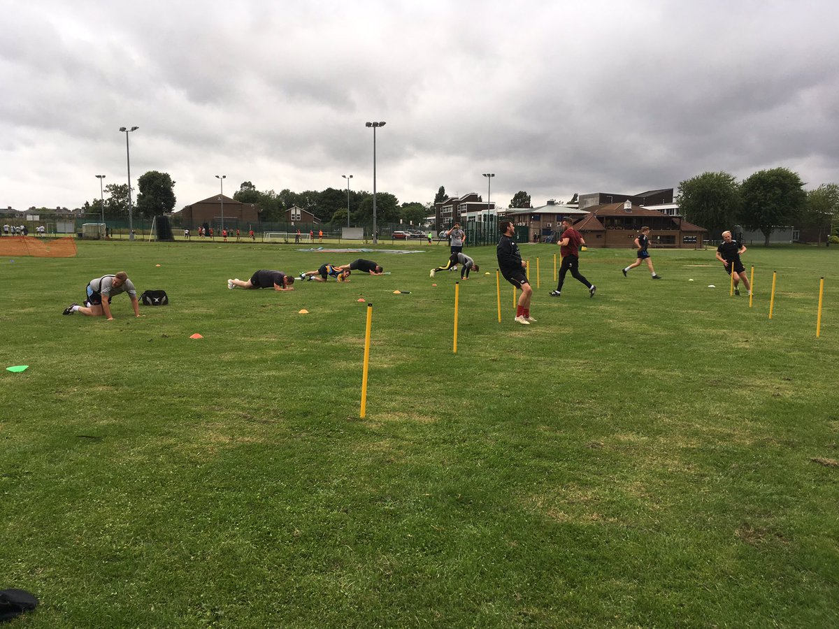 HayleyWest_13's tweet photo. 🤜 Double trouble on a Wednesday night! 💪              👏🏼 Massive well done to all👌🏻@OldCoopersRFC #preseason #downups #rugby #conditioning https://t.co/UwWFZFZ6IJ