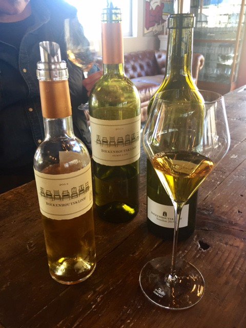 WOSA_ZA's tweet photo. If Stellenbosch is Kingdom of Cab, Elgin Epicentre of Chardonnay, then is Franschhoek Stronghold of Sémillon? https://t.co/3tq5gxiyT8 #WOSA https://t.co/WKCpaK1TLX
