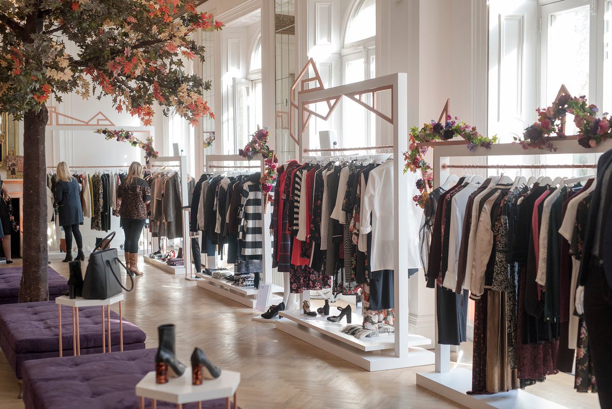 #TBT #ThrowbackThursday to the floral styling elements, including an autumnal tree, we created for fashion brand F&amp;F ow.ly/ivBe30dTULX