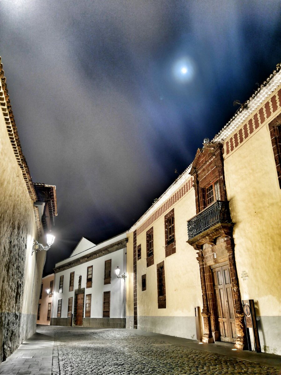 San Cristóbal de La Laguna cumple hoy 521 años de Historia. Felicidades!! #aniversario #turismolalaguna
Foto: <a href="/nestorverona/">Néstor Verona</a>