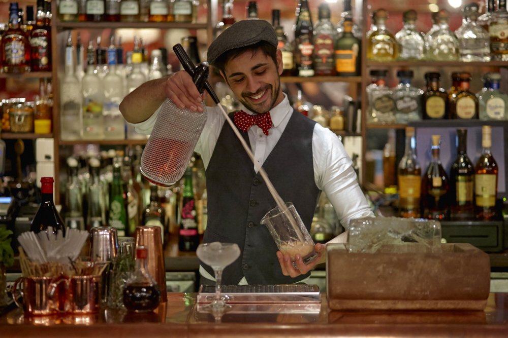 TheCakeApp's tweet photo. Celebrate Thirsty Thursday by going to Barts! Ask the bartenders create a personal cocktail just for you !🍸 #thirstythursdays #thecakeapp https://t.co/uiy9vF32Nw