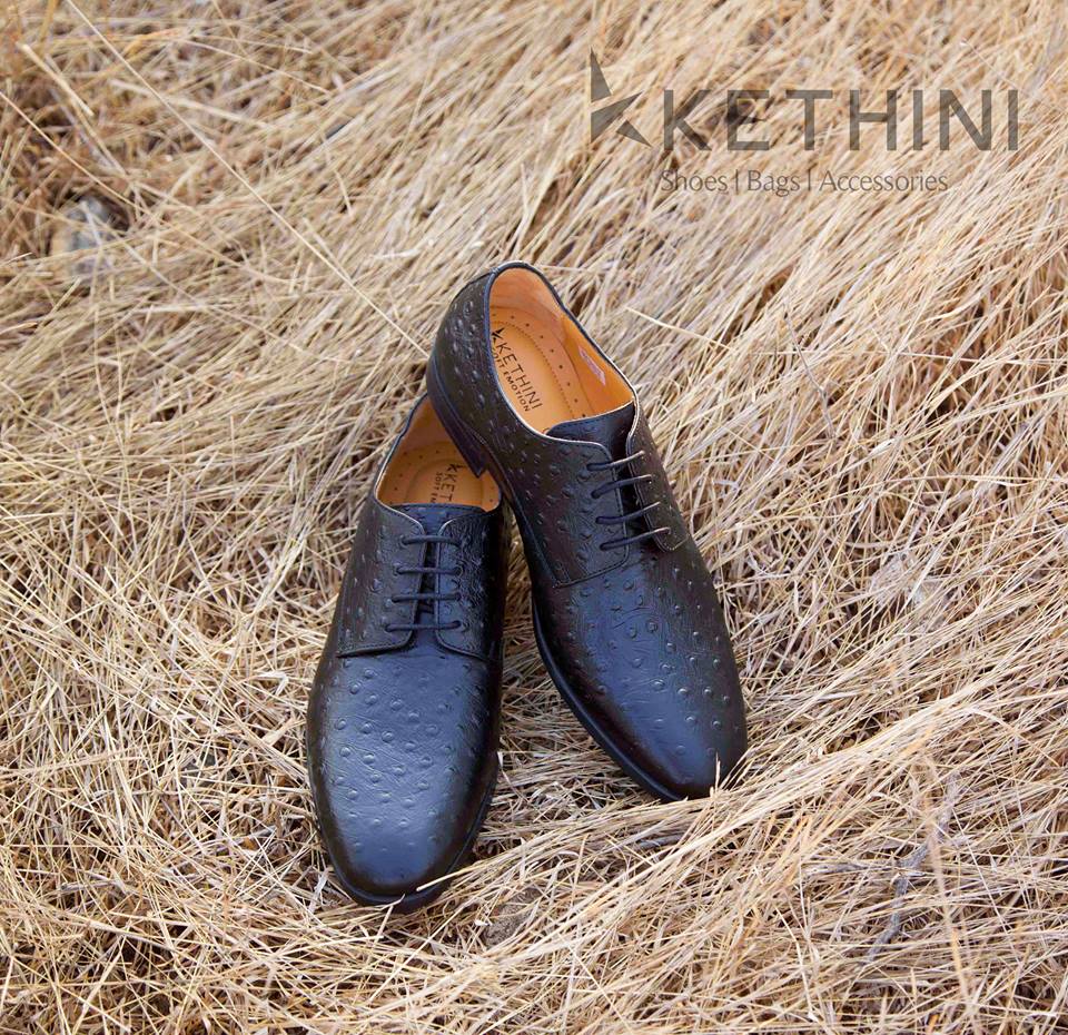 KethiniWorld's tweet photo. Make hay while the shoe shines!
Our #EOSS #sale is on now! #Shop at #Kethini and avail #upto50% off on #Shoes & #Accessories ! https://t.co/RLg3Z37T6R