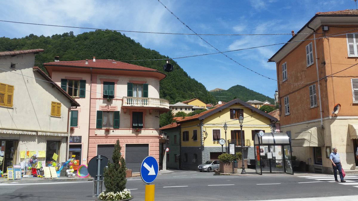 enzomelillo1's tweet photo. Alle 14 il #tg itinerante della @TgrLiguria da #Montoggio, che si rialza dopo i danni delle alluvioni del 2014 e 2015 @TgrRai https://t.co/IQ1qajUXXn