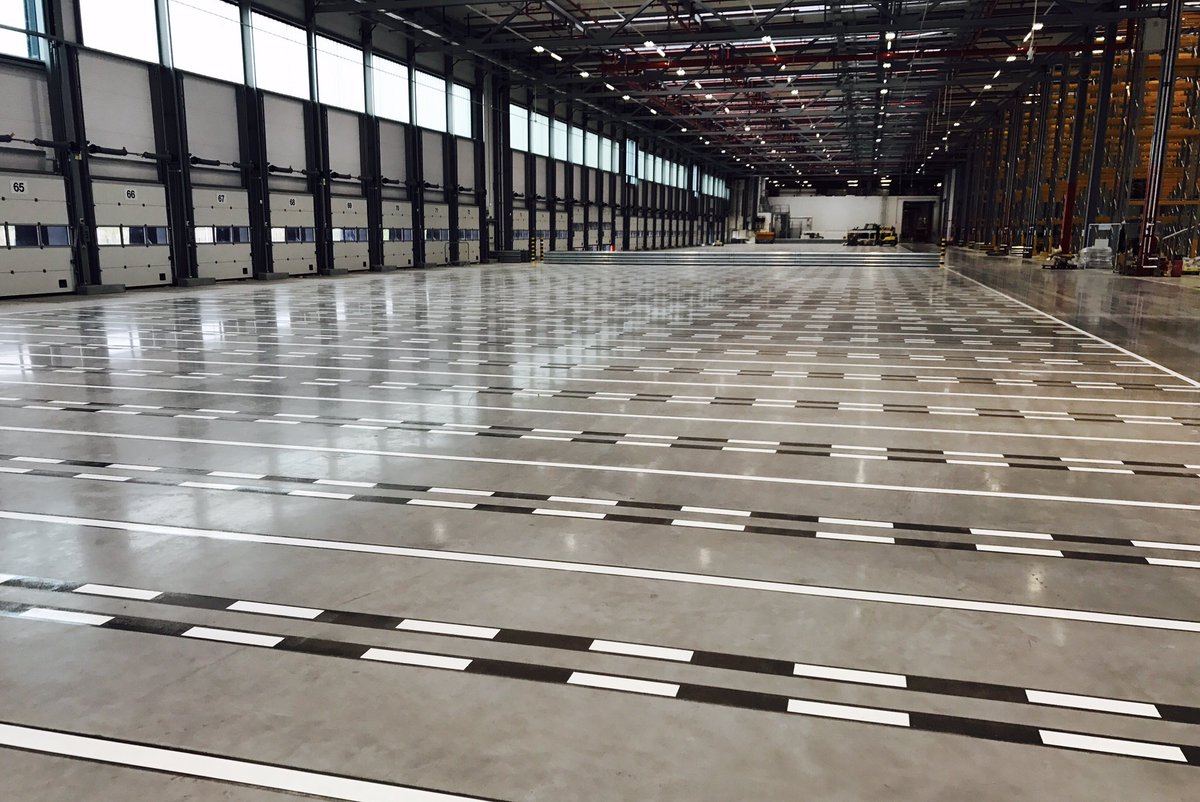 SICFL's tweet photo. The latest @LidlUK DC in Exeter nearing completion. Floor looking great!! Also @shieldjoint in heavily trafficked areas https://t.co/ohgOoWVnLz