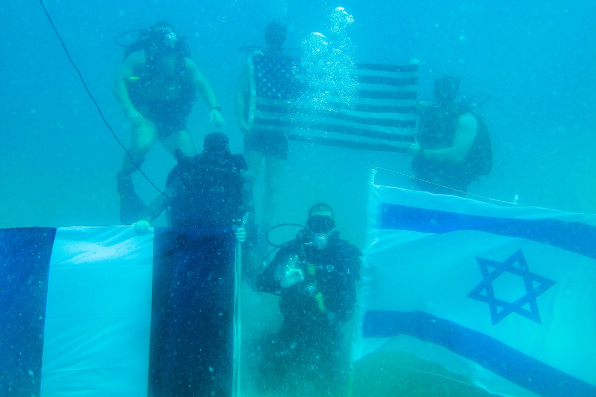 IDF's tweet photo. Thank you @USNavy and @MarineNationale for joining the Israeli Navy in simulating dismantling naval mines and combating terror https://t.co/QxoZwaQfEf