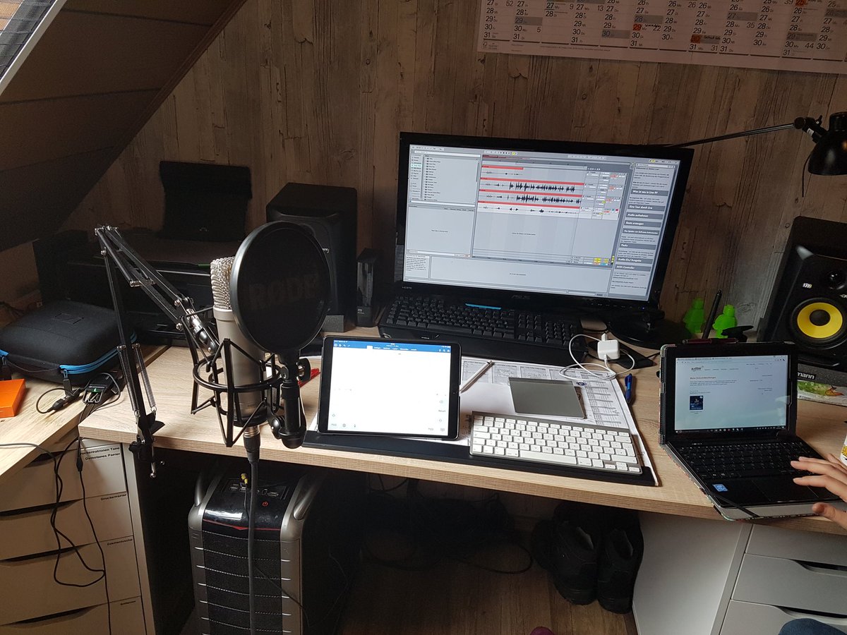 FrostBitesBack_'s tweet image. in the studio with anna ... sounddesign for our interactive oolipo story #createthevision #oolipo #workinprogress