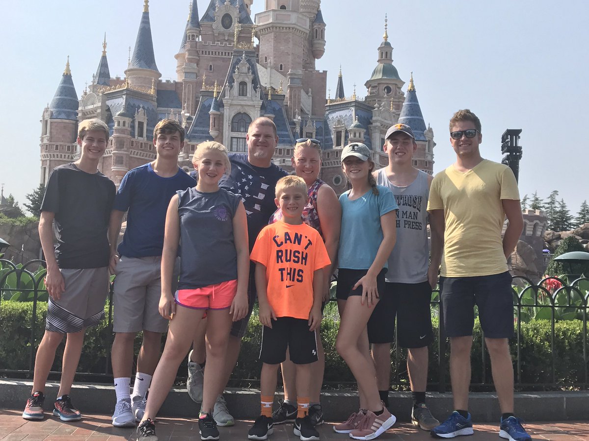 joemorse52's tweet photo. 3 alum &amp; 4 students share the JPS way across the world.Celebrating a job well done at Disneyland #wearejenison https://t.co/xyLvF7cHhg
