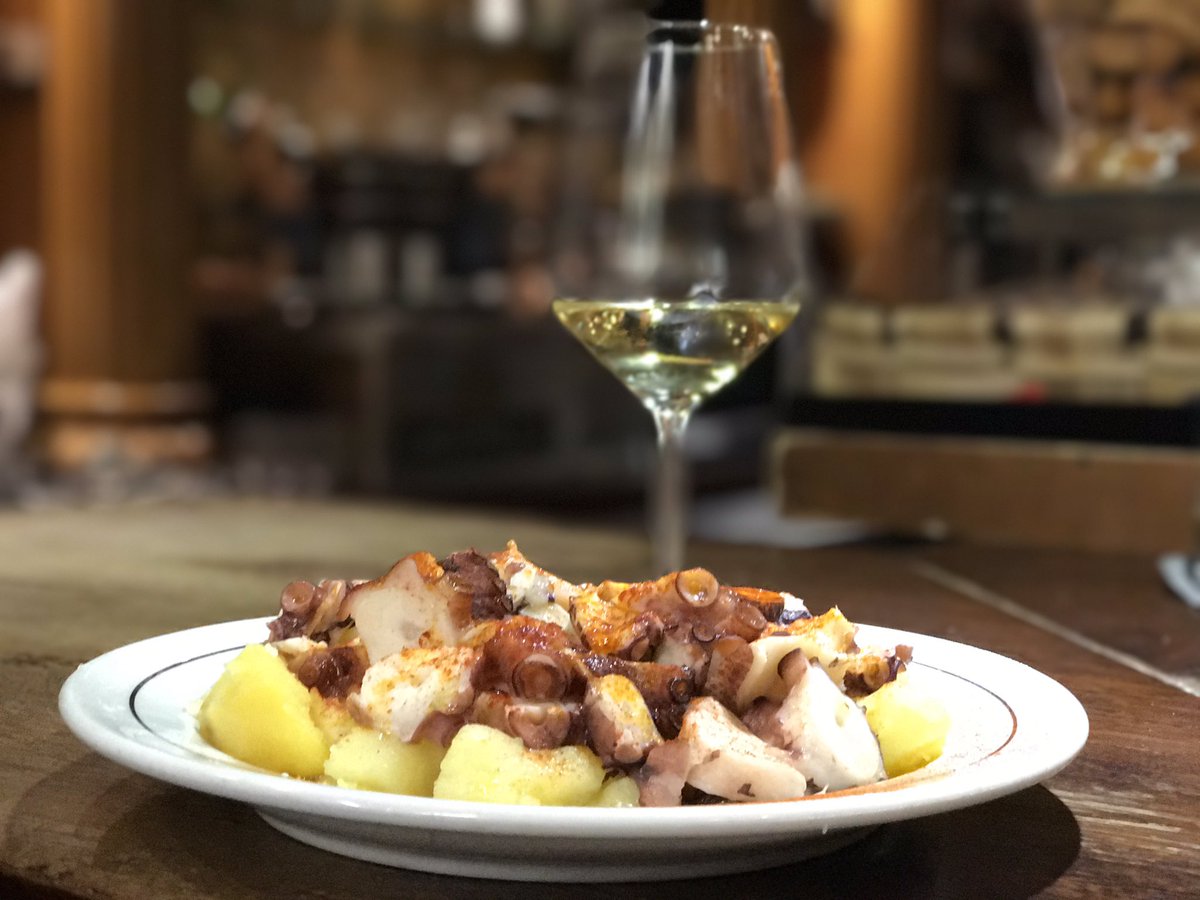 Y... ¿Si hablamos del mejor Pulpo en Madrid? Dos diferentes: <a href="/casitadelpradal/">Lacasitadelpradal</a> y <a href="/LaHoja_LaFueya/">LA HOJA</a> ¿y el vuestro?