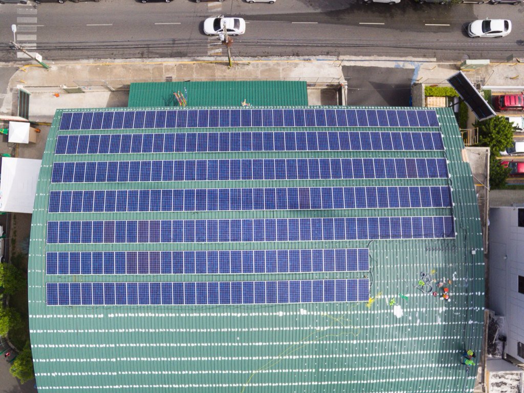 sonson8981's tweet photo. The #sun rise up on the new installation. #solarpower #savetheplanet #greenenergy #RSinc https://t.co/5azzWO3cRe
