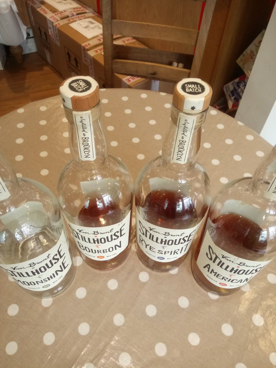 NewGenWinesMP's tweet photo. Pretext to get @VBStillhouse on the road, an opportunity seized upon.
#OnTheRoad 🛣️ 🚘
#VanBrunt #Bourbon #Brooklyn #NewYork 🗽🏪🏙️ https://t.co/7UAJjGTzTs