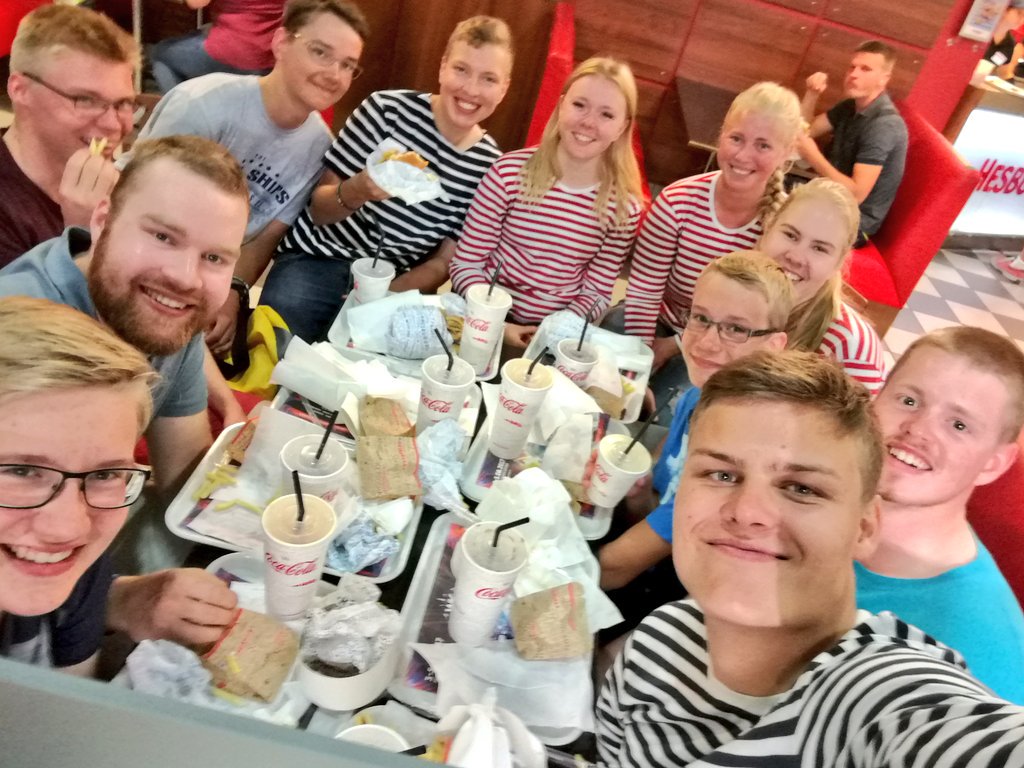 sy_henrika's tweet photo. Hesburger Lietuva löydetty! Matka jatkuu paikallisessa Hansakorttelissa #kohopäätklaipedassa #tallshipsraces #tsr17 #partioscour #klaipeda https://t.co/9VAdNM23HH