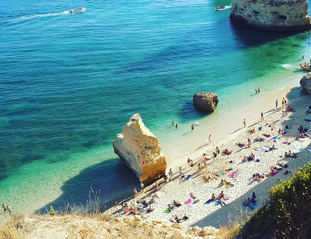 ViajeraWellness's tweet photo. #Viajar a la #playa dorada de @visitportugal  la #praiamarinha es un regalo natural para el #buceo y el #relax #Verano #Algarve https://t.co/oRSN4NHsvh