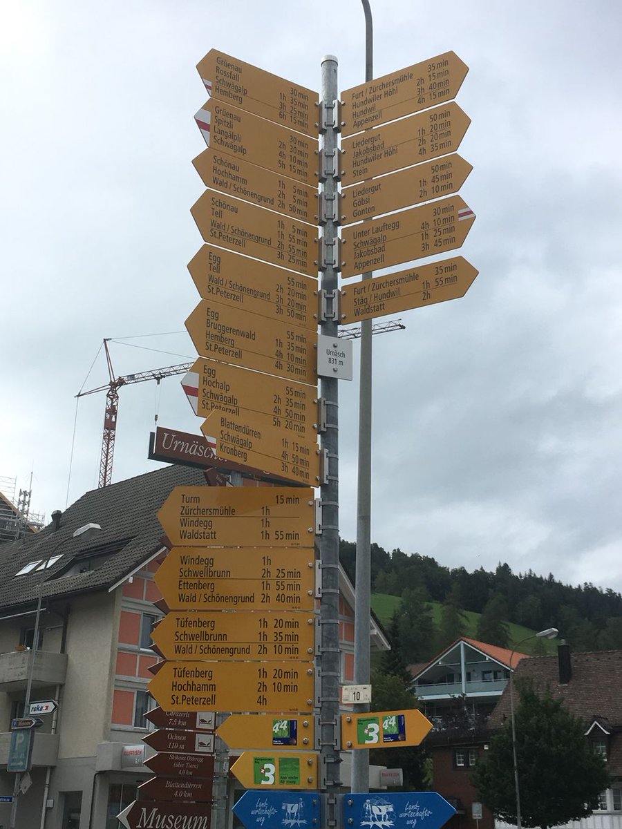 Der grösste Wegweiser der Schweiz? In Urnäsch AR.