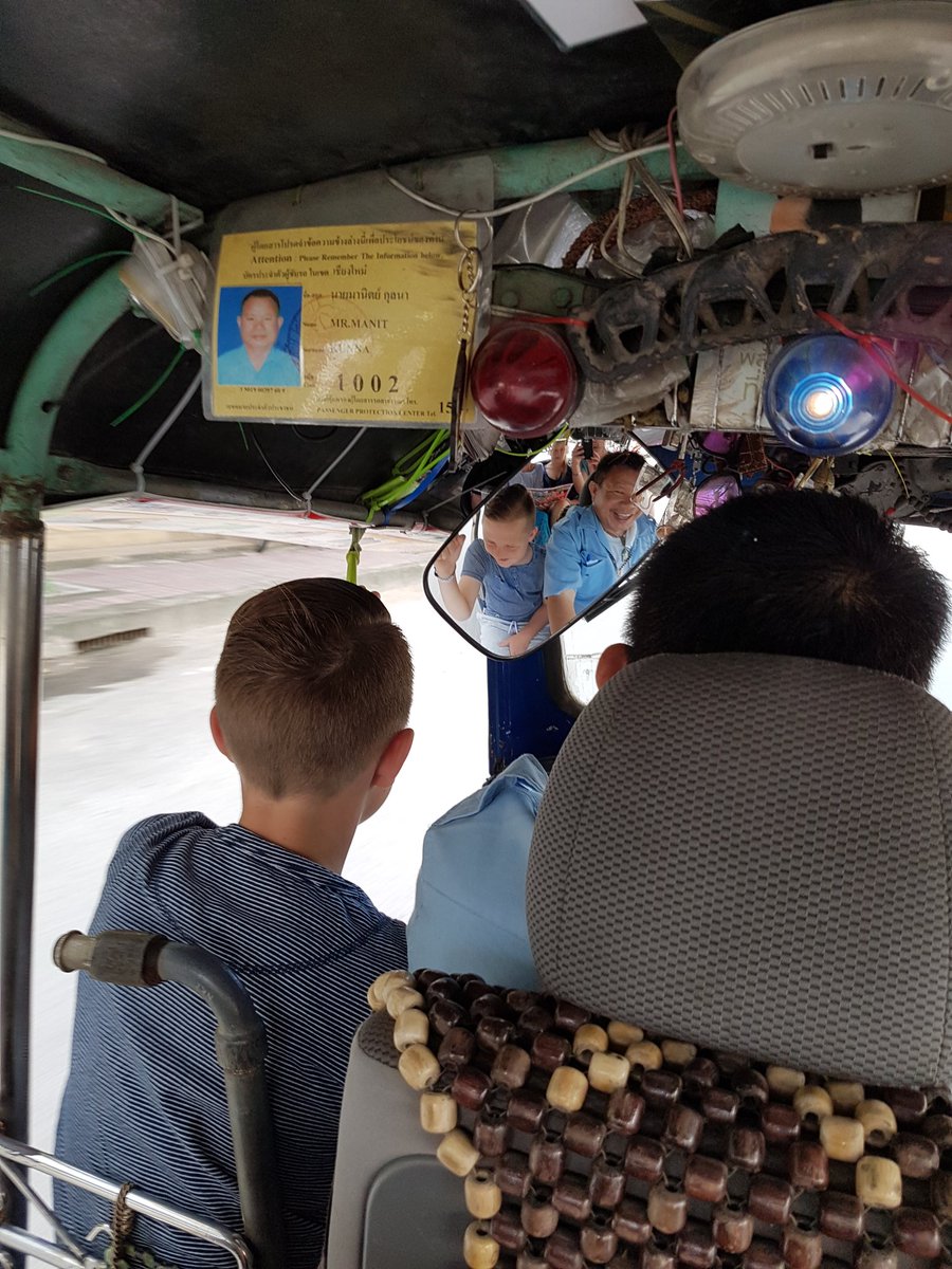 AndrLammers's tweet photo. Thailand is mooi! Met een tuktuk door Changmai scheuren.... https://t.co/gQpeu6DnQI