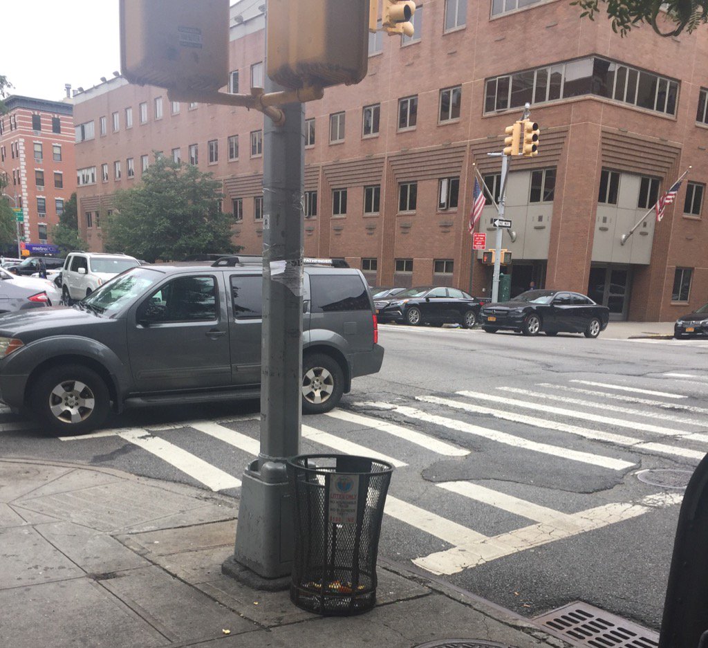 erin_ratner's tweet photo. @NYCMayorsOffice @NYPDPSA6 @NYPDONeill this is blatant disregard for law #placardabuse #abovethelaw #VisionZero https://t.co/vyVBMpRiPY