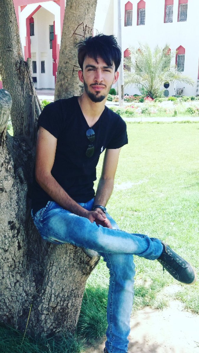 Hamode43265998's tweet photo. • آلعِشقْ لآ يعني آلقُرب ؛ فَهآ أنآ 💛
• أعشق ذآك آلبَعيد كُل يوم آكثر  '🌼
#Hamode.H@✔🔜 https://t.co/Lns9FGdjbS