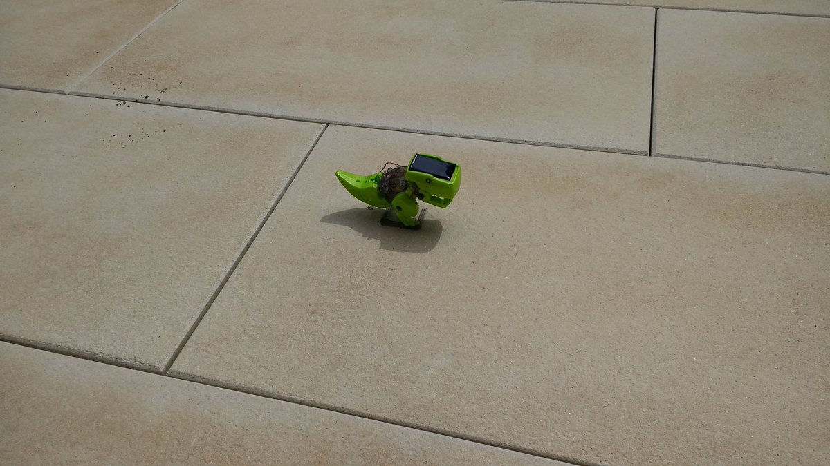 FechnerAndre's tweet photo. He's alive! #SolarRobot #Robotics #dinosaur #ChinaGadget #Science https://t.co/e092MqEJCt