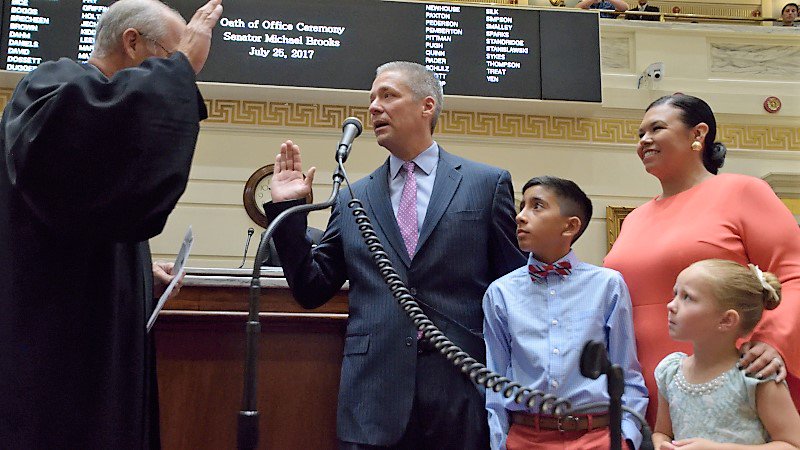 FreePressOKC's tweet photo. Michael @BrooksJimenez takes oath for Senate amid cheers https://t.co/dz2eVlFPcj https://t.co/Re5R0ljDiV