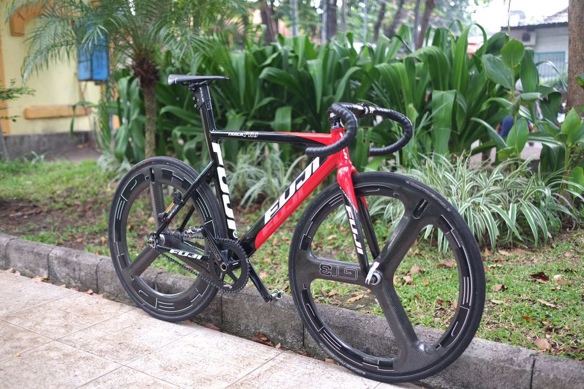 leon_khonama's tweet photo. Wts : Fuji Track Frame set + crankset (omnium + Zen Chainring 48)
CP : line.id : Bakpaoleon
#fnfjb #fbjb https://t.co/ISgGpIpwMy