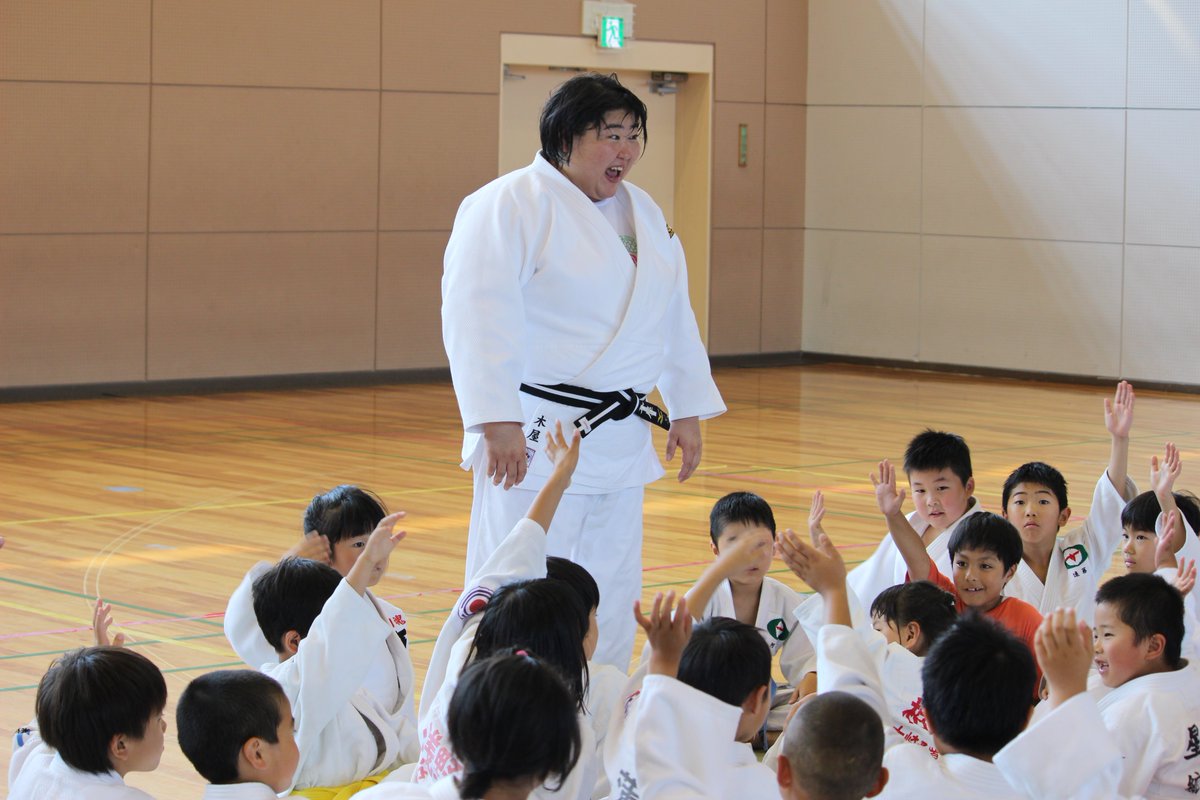 全日本柔道連盟 Ajjf Sur Twitter 少柔協 7月9日 日 に宮城県の石巻市総合体育館にて柔道 教室を開催しました 男性講師 岡泉茂先生 女性講師 木屋好絵先生の2名でおこなわれました 参加者は0名で小学生を中心に 受身や寝技の補強運動を中心に柔道教室を
