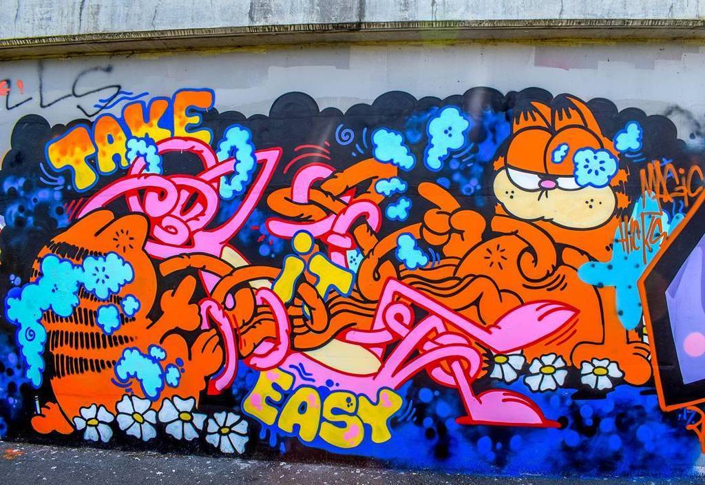 ApolloBelladona's tweet photo. Mos 2017 graff 🎨 🚨 🚨 🚨

#StreetArt #Graffiti #WhoDidThis #MosUK17 #NomadicCommunityGarden #Shoreditch #Shoreditch … https://t.co/NqeYGCerMd https://t.co/wSzqczjDB3