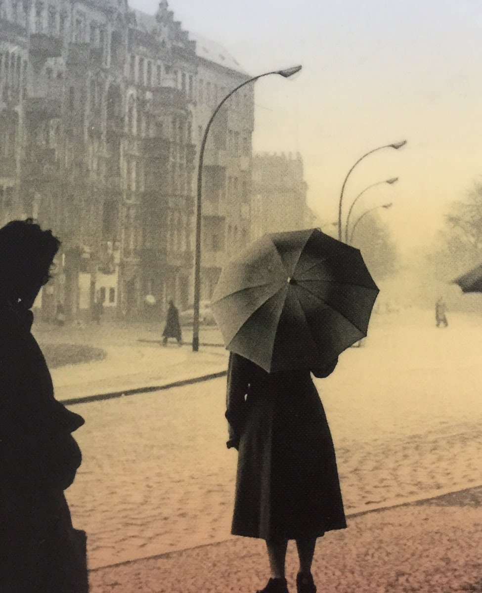 carinreinders's tweet photo. #Sprintertip vd week @CODAapeldoorn #Verna B. Carleton 'Terug naar Berlijn' prachtige beelden 50er jaren.Moed belangrijker dan geluk! https://t.co/NfJvMhGYj0