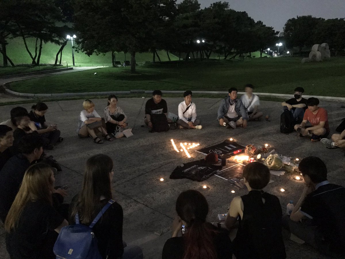 LPKOREA's tweet photo. 🇰🇷 #LPMemorial in #Seoul #RIPChester https://t.co/bk77bIyfDr