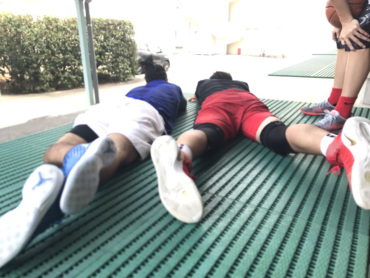 Baseball8124R's tweet photo. 今日初めて白鳳バスケ部の練習参加させてもらった⛹️‍♀️⛹️
みんな上手すぎてついていけへんだ、、
もっと練習してうまくなろ💪 https://t.co/iXNjA7FWyt
