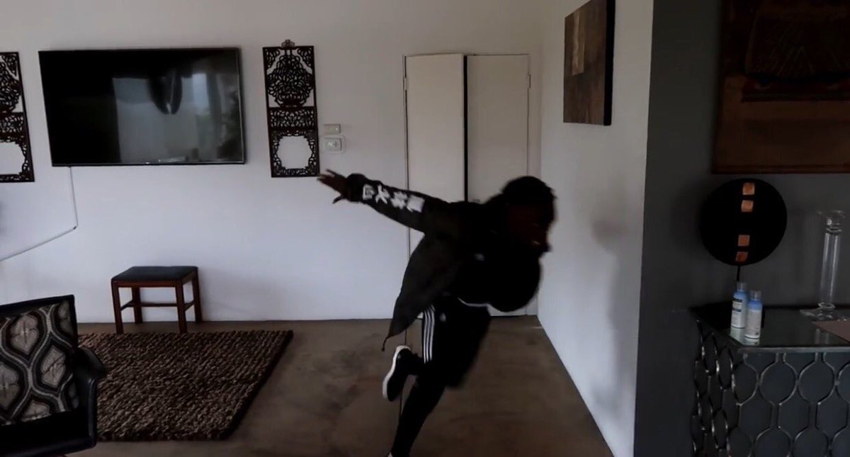 Manny_Official's tweet photo. Running away from my responsibilities today like🏃🏿 https://t.co/mYhmeACr1c