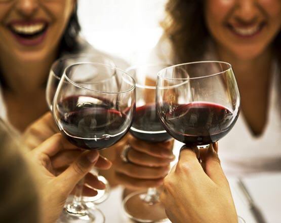 ZoltanCsabaNagy's tweet photo. Las mujeres que aman el vino. https://t.co/84XlnuKs59 @correodeburgos https://t.co/J22jULBZLt
