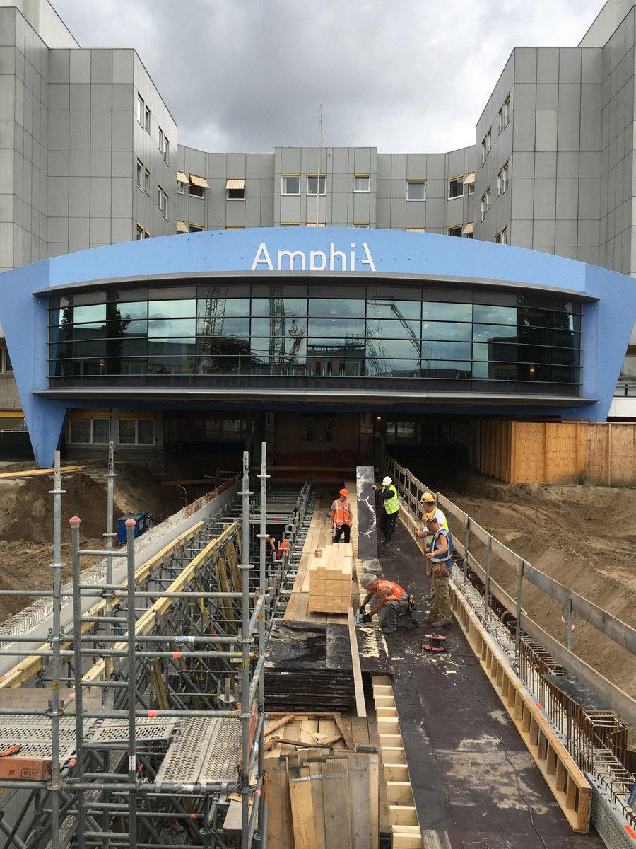 michbosm70's tweet photo. #oldmeatsnew  #nogeven Oud en nieuw zijn bijna met elkaar verbonden. #nieuwbouw #amphiaziekenhuis #Breda #vanwijnen #trebbe #jako 👍🔝 https://t.co/fNFoSzUY3C