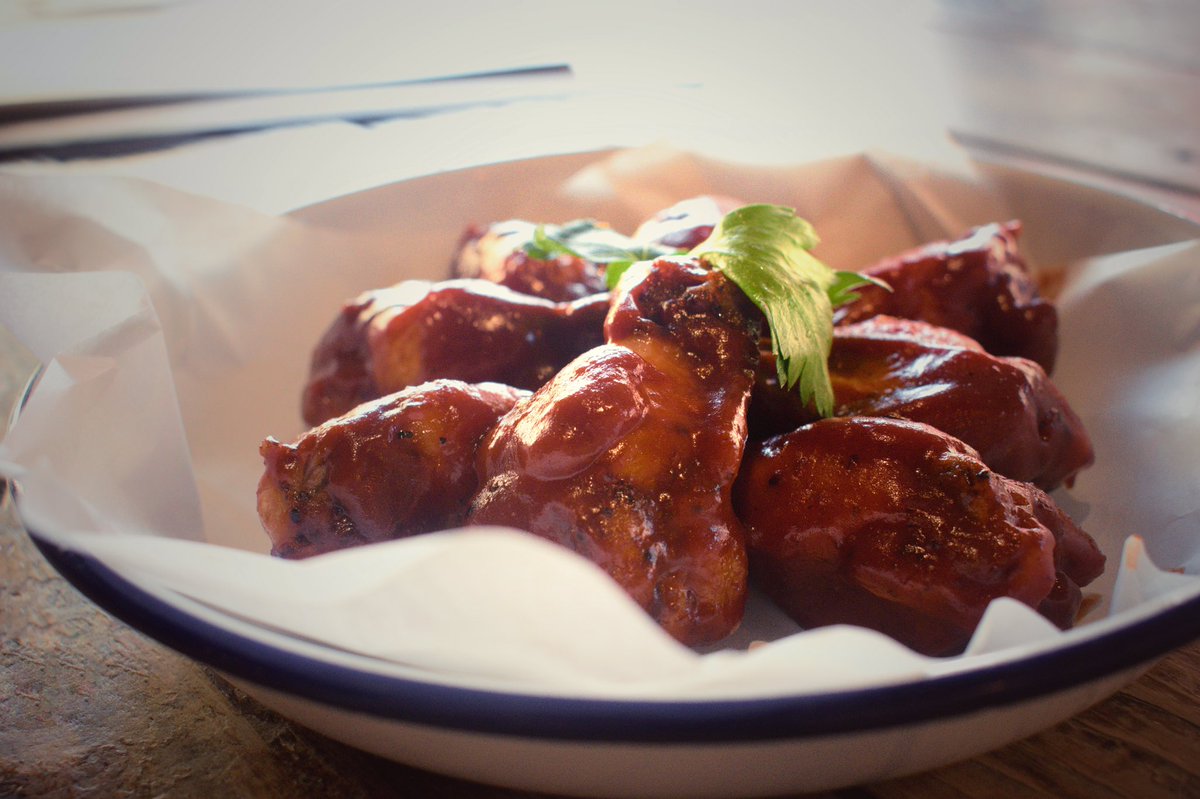You had me at 'let's go get some chicken wings' #GoodFoodMood 🍗