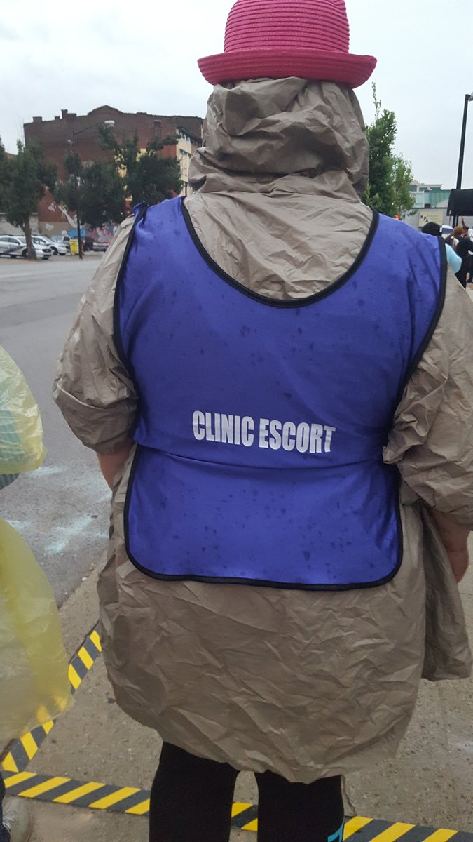 NatAbortionFed's tweet image. It's raining, but that doesn't stop people from needing access to abortion care, the escorts, or accessorizing. #KeepEMWOpen #fleurdeleave