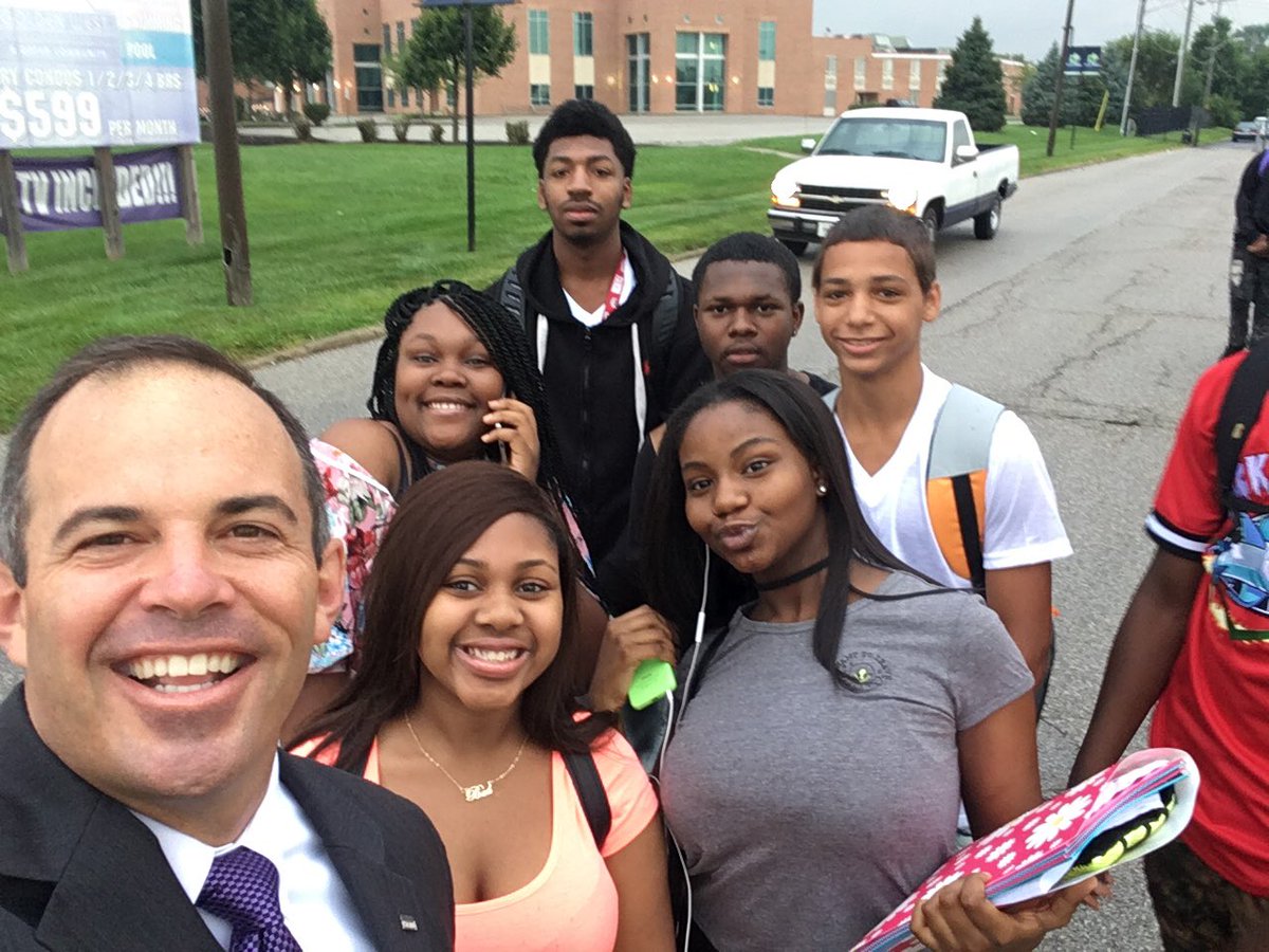 WayneTwpSuper's tweet photo. These #wearewayne scholars aren't going to let a little ☔️ dampen their first day excitement. https://t.co/wN990sSht7