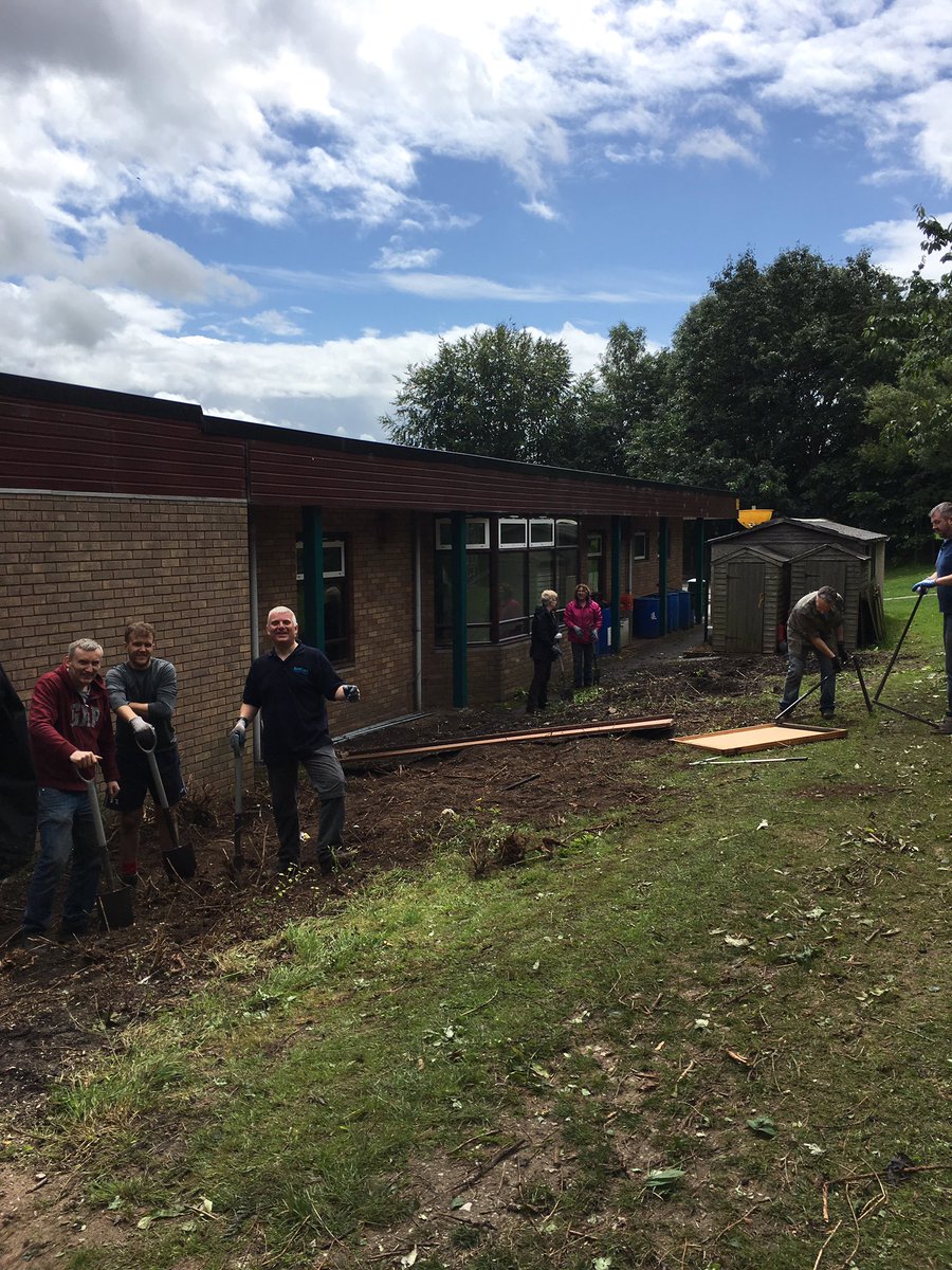 PrimaryWhirley's tweet photo. Amazing thank you to Barclays Bank volunteers! Clearing a very overgrown site today- soon to be an outdoor learning space #barclaysbank https://t.co/6EZtKNHJ4q